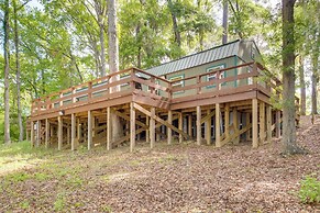 Cozy Hemphill Cabin w/ Lake Views & Deck!