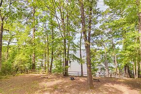 Cozy Hemphill Cabin w/ Lake Views & Deck!