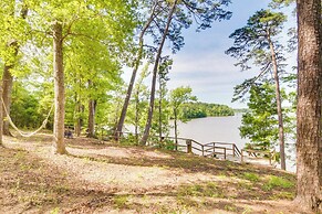 Cozy Hemphill Cabin w/ Lake Views & Deck!