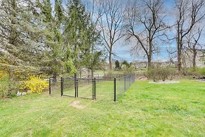 10 Mi to Dia Beacon: Dog-friendly Fishkill Home!