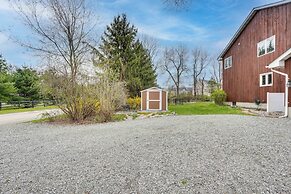 10 Mi to Dia Beacon: Dog-friendly Fishkill Home!