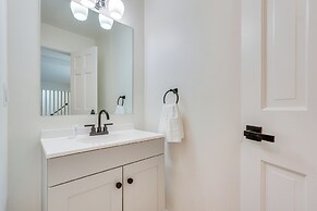 10 Mi to Dia Beacon: Dog-friendly Fishkill Home!