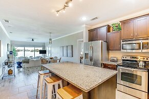 Lakefront Corsicana Condo w/ Pool Access!