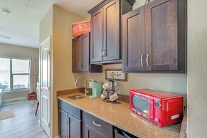 Lakefront Corsicana Condo w/ Pool Access!