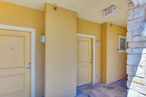 Lakefront Corsicana Condo w/ Pool Access!