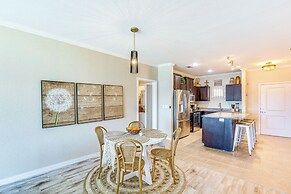 Lakefront Corsicana Condo w/ Pool Access!