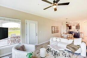 Lakefront Corsicana Condo w/ Pool Access!