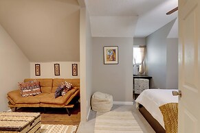 Hot Tub & Hiking Trails: Luxe Georgia Farm Retreat