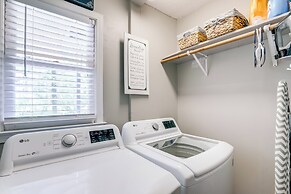 Hot Tub & Hiking Trails: Luxe Georgia Farm Retreat