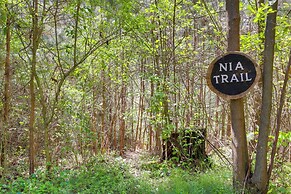 Hot Tub & Hiking Trails: Luxe Georgia Farm Retreat