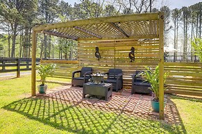 Hot Tub & Hiking Trails: Luxe Georgia Farm Retreat