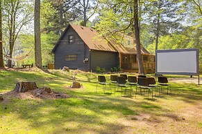 Hot Tub & Hiking Trails: Luxe Georgia Farm Retreat