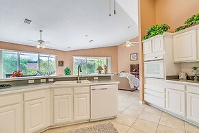 1 Mi to Rainbow Springs State Park: Home w/ Lanai!