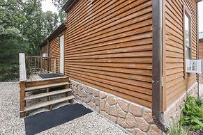 Cabin 10~ Cozy Toronto Lake Cabin ~ Walk To The Water 1 Bedroom Cabin