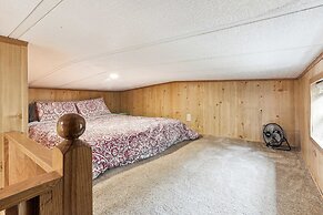 Cabin 10~ Cozy Toronto Lake Cabin ~ Walk To The Water 1 Bedroom Cabin