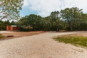 Cabin 9 ~ Toronto Lake: Fishing, Swimming & More! 1 Bedroom Cabin by R