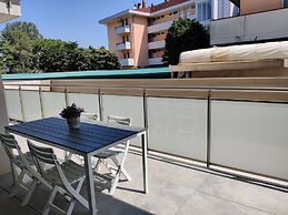 Modern Flat With Swimming Pool by the Beach