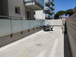 Modern Flat With Swimming Pool by the Beach