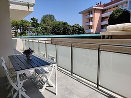 Modern Flat With Swimming Pool by the Beach