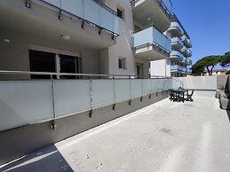 Modern Flat With Swimming Pool by the Beach