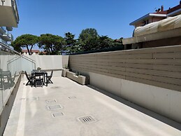 Modern Flat With Swimming Pool by the Beach