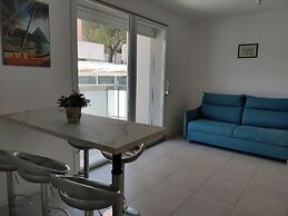 Modern Flat With Swimming Pool by the Beach