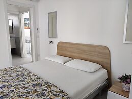 Modern Flat With Swimming Pool by the Beach