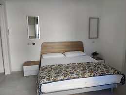 Modern Flat With Swimming Pool by the Beach