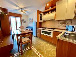 Central Apartment With Shared Pool