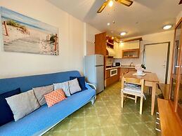 Central Apartment With Shared Pool