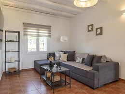 Myrsini Traditional Hillside Cottage