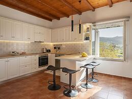 Myrsini Traditional Hillside Cottage