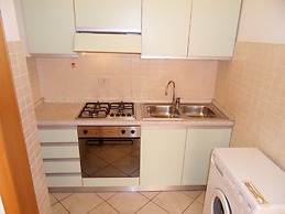 Bright Flat in a Colourful Building - Beahost