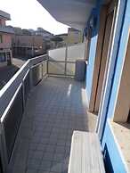 Bright Flat in a Colourful Building - Beahost