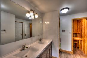 Spacious 8 bdrm Blue Mountain Cottage, Perfect for Large Groups, Priva
