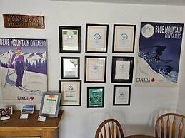 Spacious 8 bdrm Blue Mountain Cottage, Perfect for Large Groups, Priva