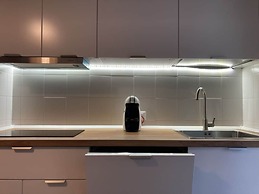 Modern Flat Close to the Center - Beahost