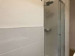 Modern Flat Close to the Center - Beahost