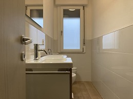 Modern Flat Close to the Center - Beahost