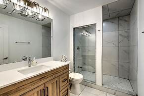 Brand New 7 bdrm Luxury Cottage with Private Beach Access, BBQ,7.5 bat