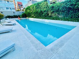 Stylish Apartment with Pool Acces