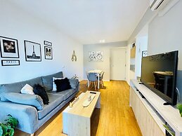 Stylish Apartment with Pool Acces