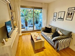 Stylish Apartment with Pool Acces