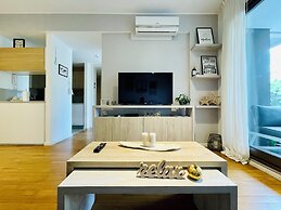 Stylish Apartment with Pool Acces