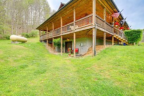 Cozy Hiltons Apartment w/ Fireplace & River Access