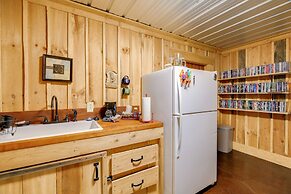 Cozy Hiltons Apartment w/ Fireplace & River Access