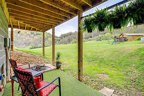 Cozy Hiltons Apartment w/ Fireplace & River Access