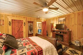 Cozy Hiltons Apartment w/ Fireplace & River Access