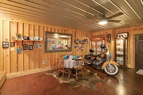 Cozy Hiltons Apartment w/ Fireplace & River Access