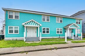 1 Mi to Historic Pleasure Pier: Galveston Home